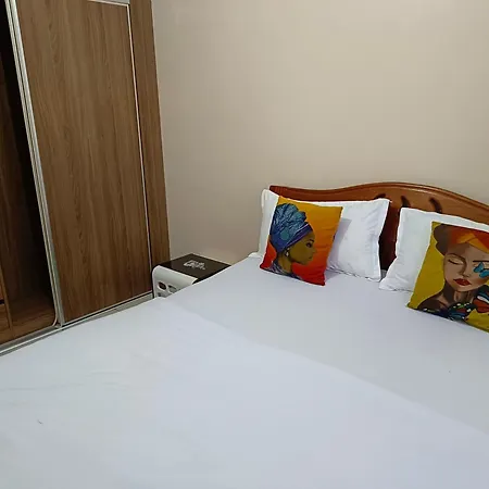 Reddz Apartment Nairobi South B Buitenkant foto